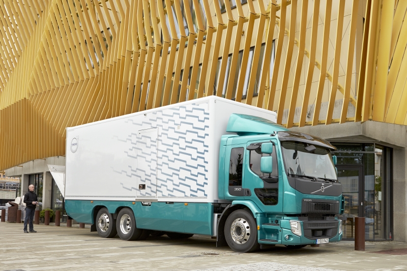 Volvo Trucks îmbunătățește modul de conducere și eficiența camioanelor sale pentru orașe
