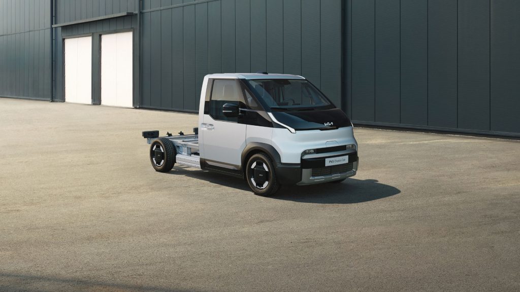 Soluții flexibile pentru flote: Kia lansează versiunea cu baterie extinsă de 71,2 kWh pentru utilitara PV5 Chassis Cab